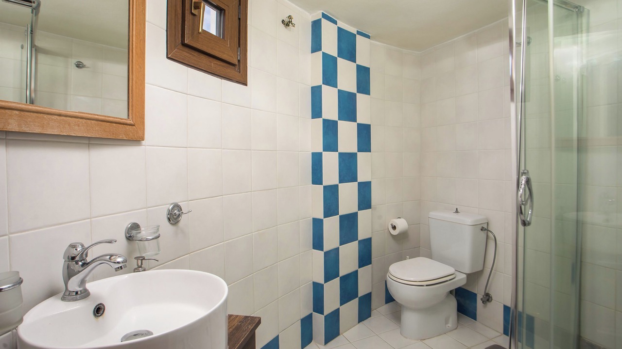 Photo of Bathroom in Ialyssos