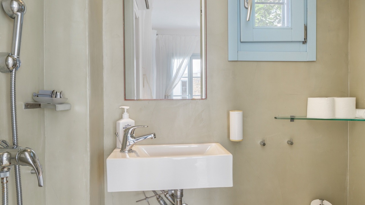 Photo of Bathroom in Ios