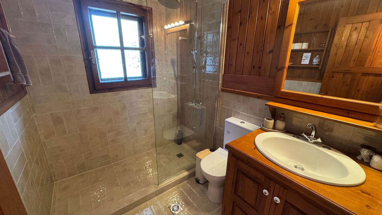 Photo of Bathroom in Pella Region