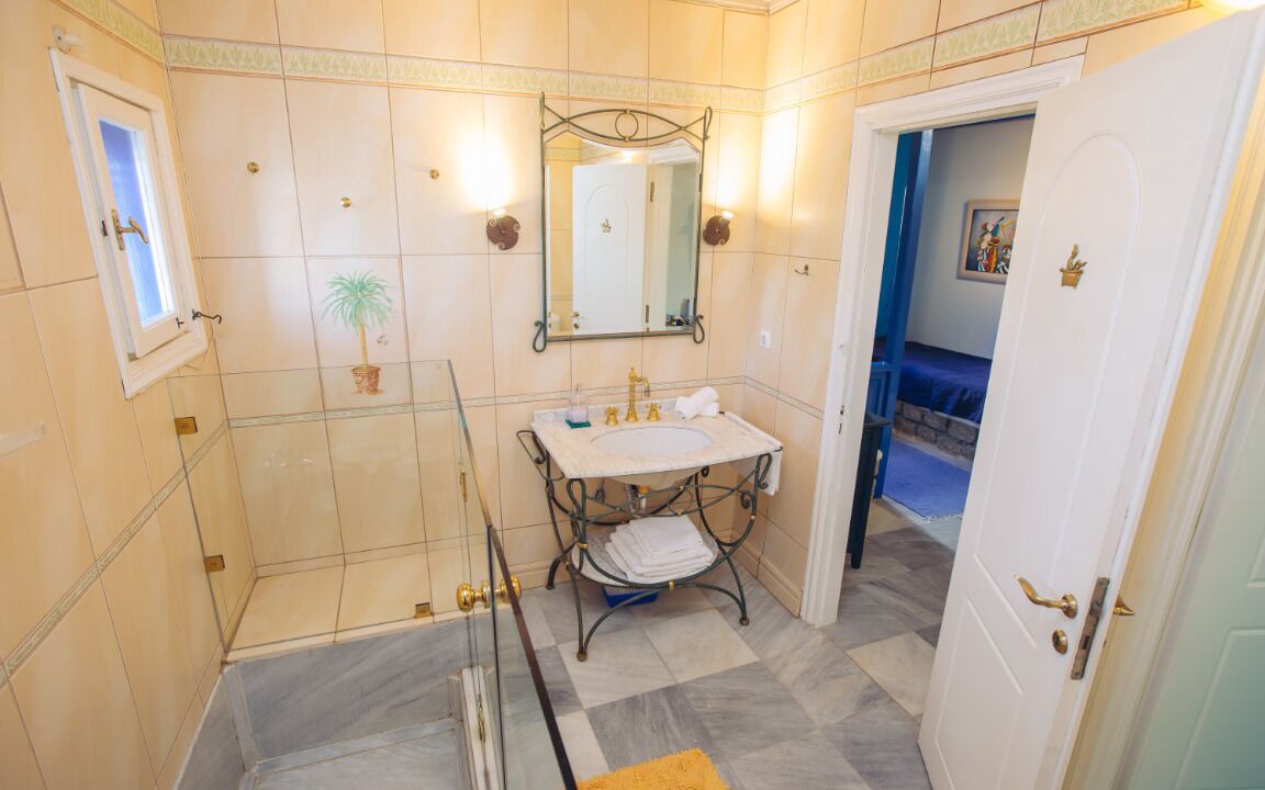 Photo of Bathroom in Psarou