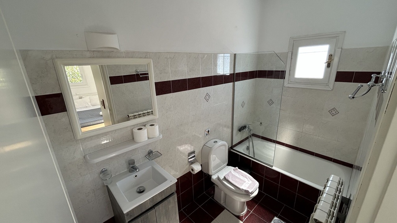 Photo of Bathroom in Paraga