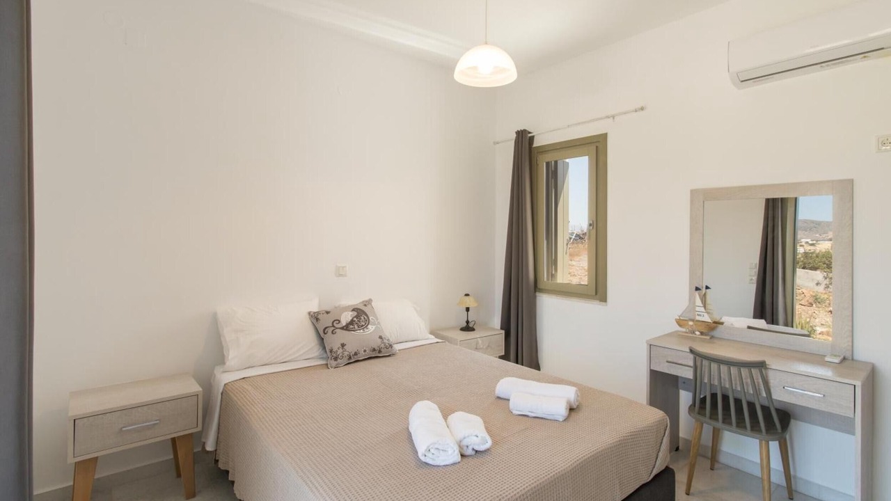 Photo of Bedroom in Drios