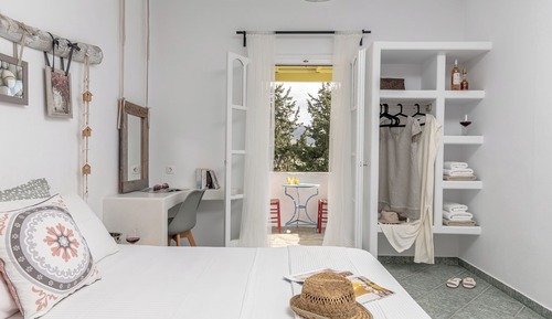 Elegant Studio with Balcony Family Studio