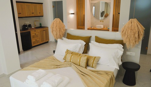 Deluxe Studio Suite