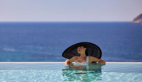 Honeymoon Suite with private pool and sea view