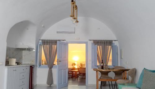 Imperial Cave Villa with Heated & Jetted Plunge Pool Sea & Sunset View