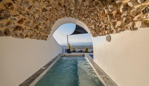 The Majestic Cave Villa with Heated Jetted Plunge Pool Sea & Sunset View