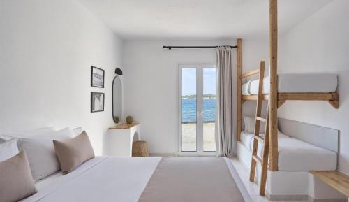 Family Room with Sea View and Balcony