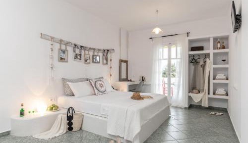 Elegant Studio with Balcony