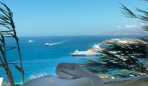 One-bedroom Suite with Panoramic Sea View