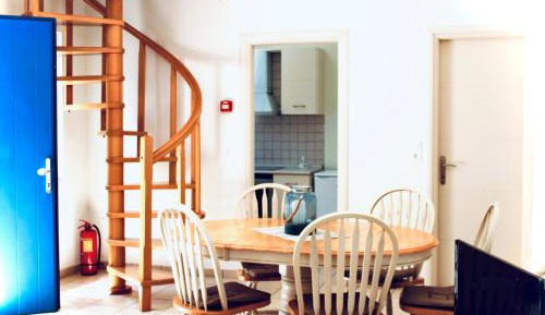 Two-Bedroom Apartment - Split Level (5 Adults)