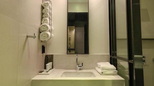 King Suite with Spa Bath (Tax Refundable in cash for foreigner)