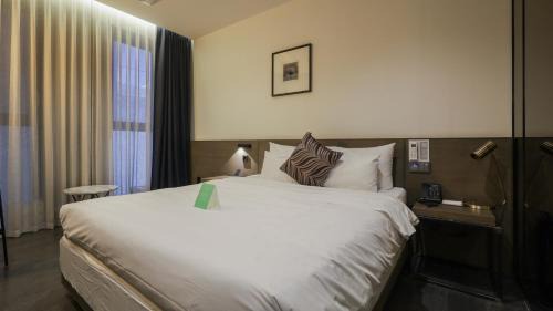 Superior King Room - Free Fitness Center + Room Only (Tax Refundable in cash for foreigner)