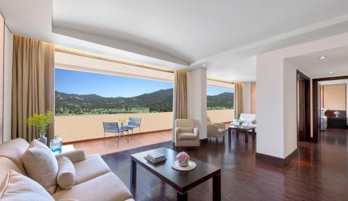 Superior One bedroom Suite Golf View
