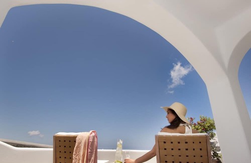 Fira House | Allure Suites