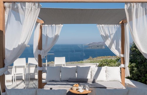 Megalochori Hotel | Caldera's Dolphin Suites