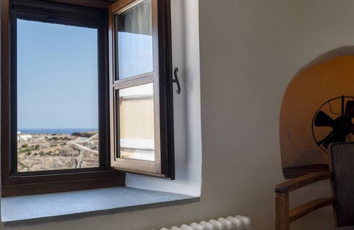 Ano Siros House | Wind Tales