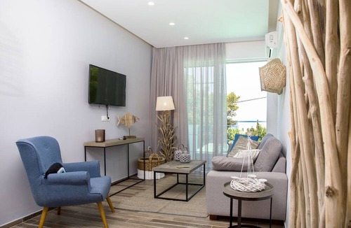 Ixia House | Elenis Philoxenia