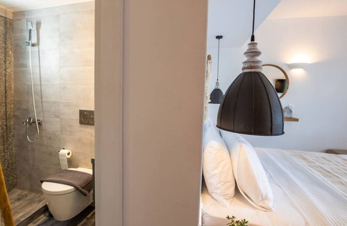 Aperio Apartment | Yploui Suites 1 in Kira Panagia