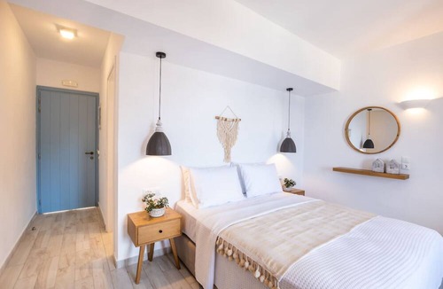 Aperio Apartment | Yploui Suites 1 in Kira Panagia