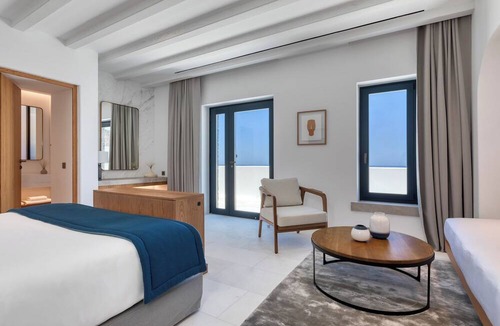 Kamari Hotel | Sandblu Santorini, LXR Hotels & Resorts
