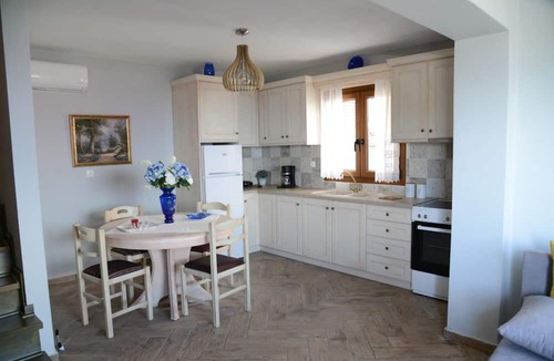 Sourpi Apartment | Goddess Athena Apartment