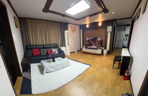Pyeongtaek Apartment | Opp walk-in gate Cp Humphreys, Int'l restaurants & health institutions.