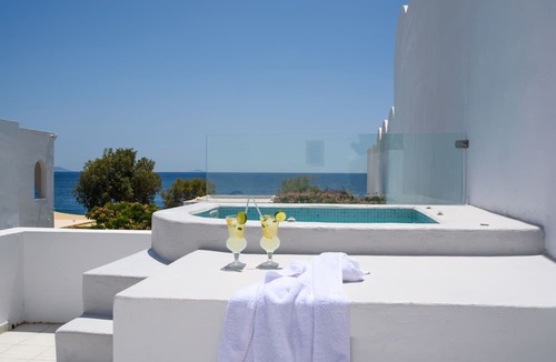 Kamari Hotel | Santorini Crystal Blue