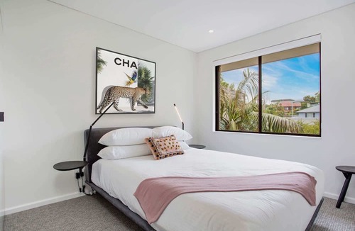 Freshwater Apartment | North-East Facing Modern 2-bed Apartment