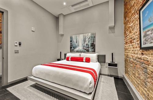 Central Business District Condo | Poolside Condo w Hot Tubs, Grill Near French Qtr, Great for Families & Groups