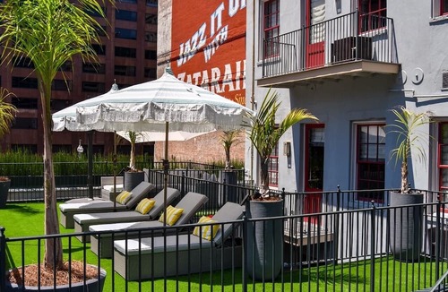Central Business District Condo | The Natchez Near FQ - Private Balcony! Heated Pool in Courtyard, Family Friendly