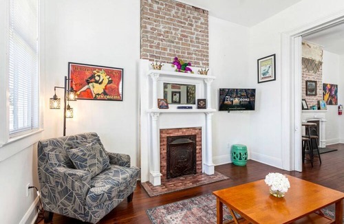 Freret Condo | 20% OFF Monthly | 10% OFF Weekly- Private 2BR in Uptown by Hosteeva