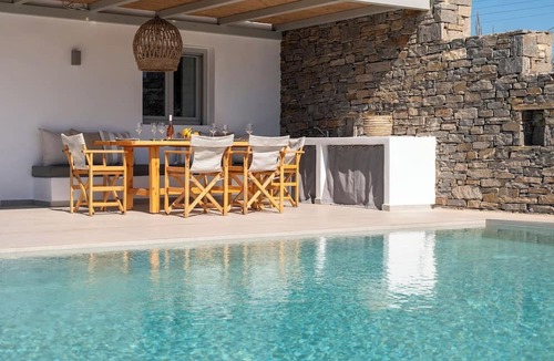 Logaras Villa | Moonshine Villa - A stone`s throw from the beach