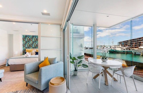 Auckland Central Business District Apartment | Beautiful harbour view apartment by Zodiak Stays