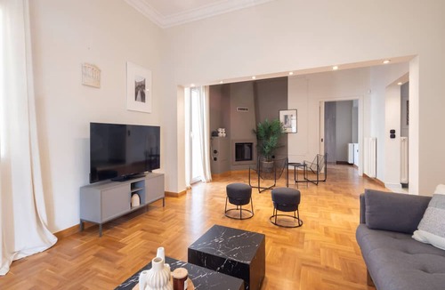 Koukaki Apartment | Acropolis Luxe Retreat 15 ppl 6 bdrm Neoclassical Home w/Jacuzzi & Rooftop