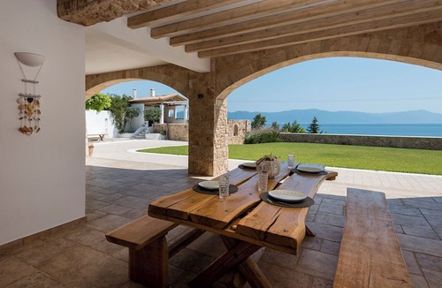Arkitsa Villa | Amelia Villa Collection