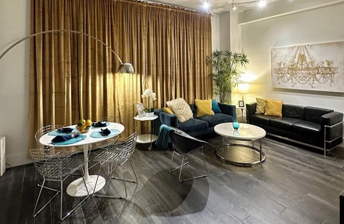 Central Business District Condo | Location Location Location! Comfy Plush Modern Condo in The Center of Everything