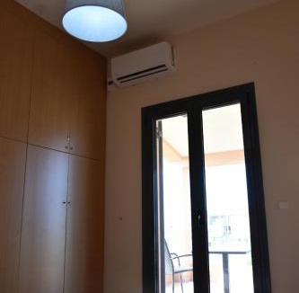 Mourteri House | Eliza 2 bedroom sunny beach house with sea view