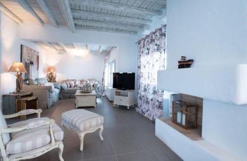 Chrissi Akti Villa | Luxury Paros Villas De Luxe Villa 4 Bedrooms Sea View & Sea Access