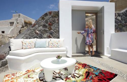 Finikia Villa | Finikia -Foinikia - Luxury Cave - A Wonderful 2 Bedroom Villa - Hot Tub