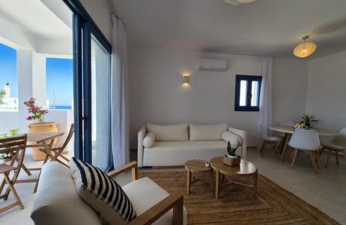 Kamari Apartment | White wave houses