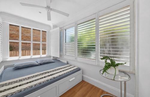 Manly Apartment | Quiet Beachside Manly Cottage - Walk Everywhere