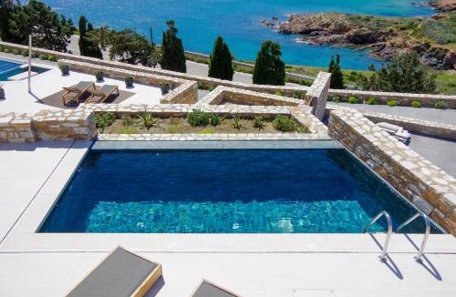 Megas Gialos Villa | Pnoe Villas Syros