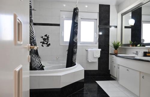 Petaloudes Villa | GianAngelo Holiday Villa