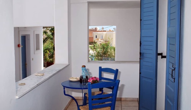 Manos Syros