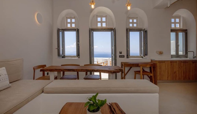 Living Theros Luxury Suites