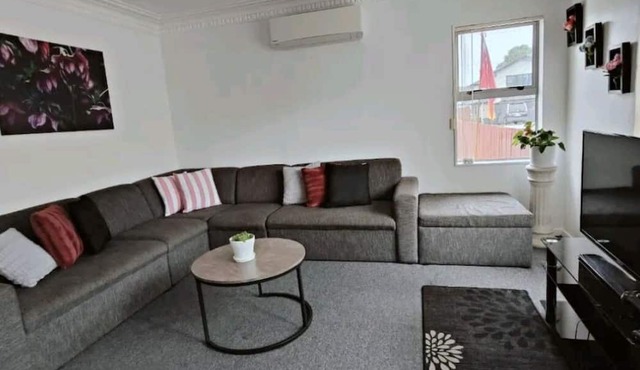 Home close to Amenities and Airport