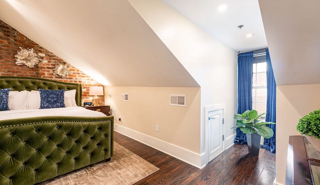 The Marcell - 2B/2B Top Floor, FQ Apt. 60 Day Min. Rental