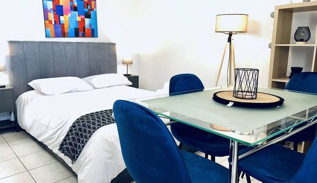 Ella Suite Piraeus Stylish St, Balcony & Sea View