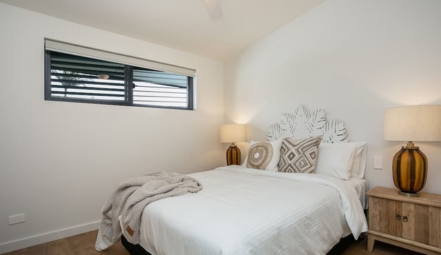 Designer Penthouse Overlooking Manly, the Ocean and Harbour